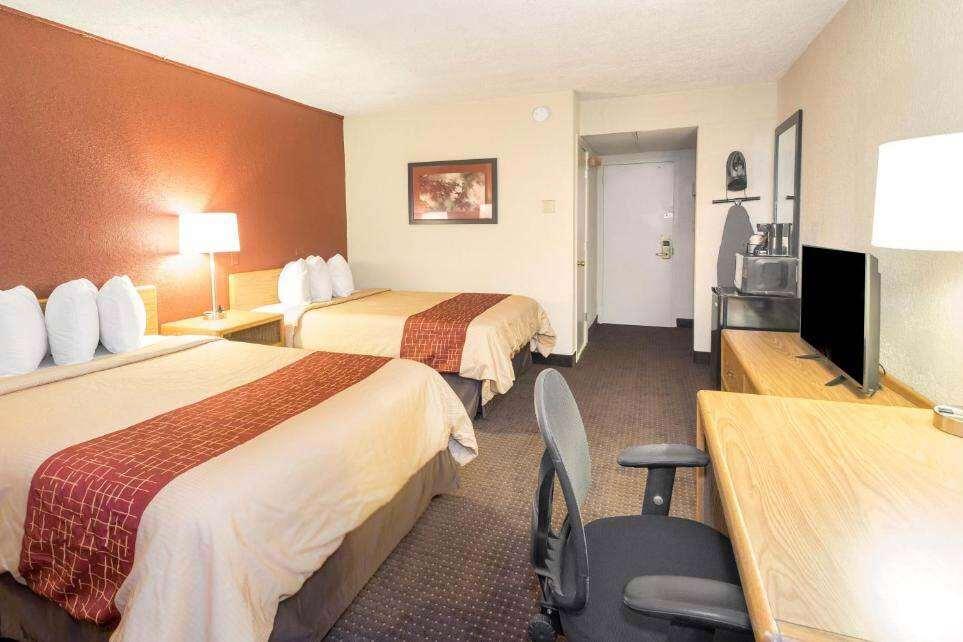 Days Inn By Wyndham Williamsport Room photo